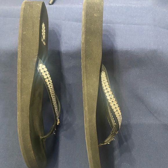 Yellow Box Rhinestone flip flops - Picture 7 of 8